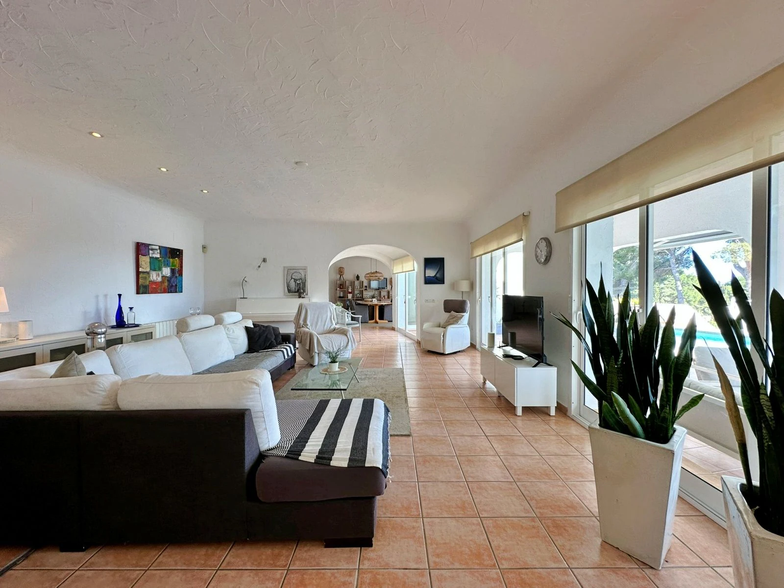Villa con dos viviendas independientes, bonitas vistas al mar y a un paso de Moraira