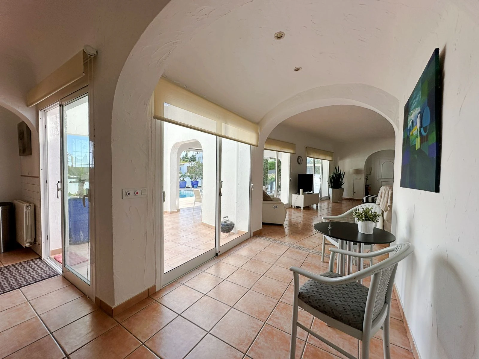 Villa con dos viviendas independientes, bonitas vistas al mar y a un paso de Moraira