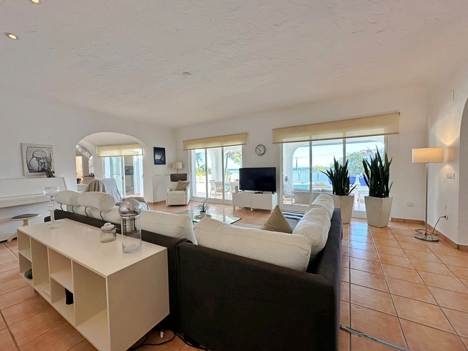 Villa con dos viviendas independientes, bonitas vistas al mar y a un paso de Moraira