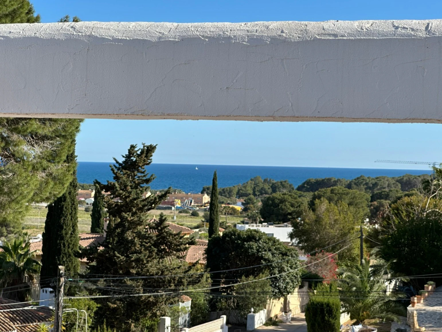 Villa con dos viviendas independientes, bonitas vistas al mar y a un paso de Moraira