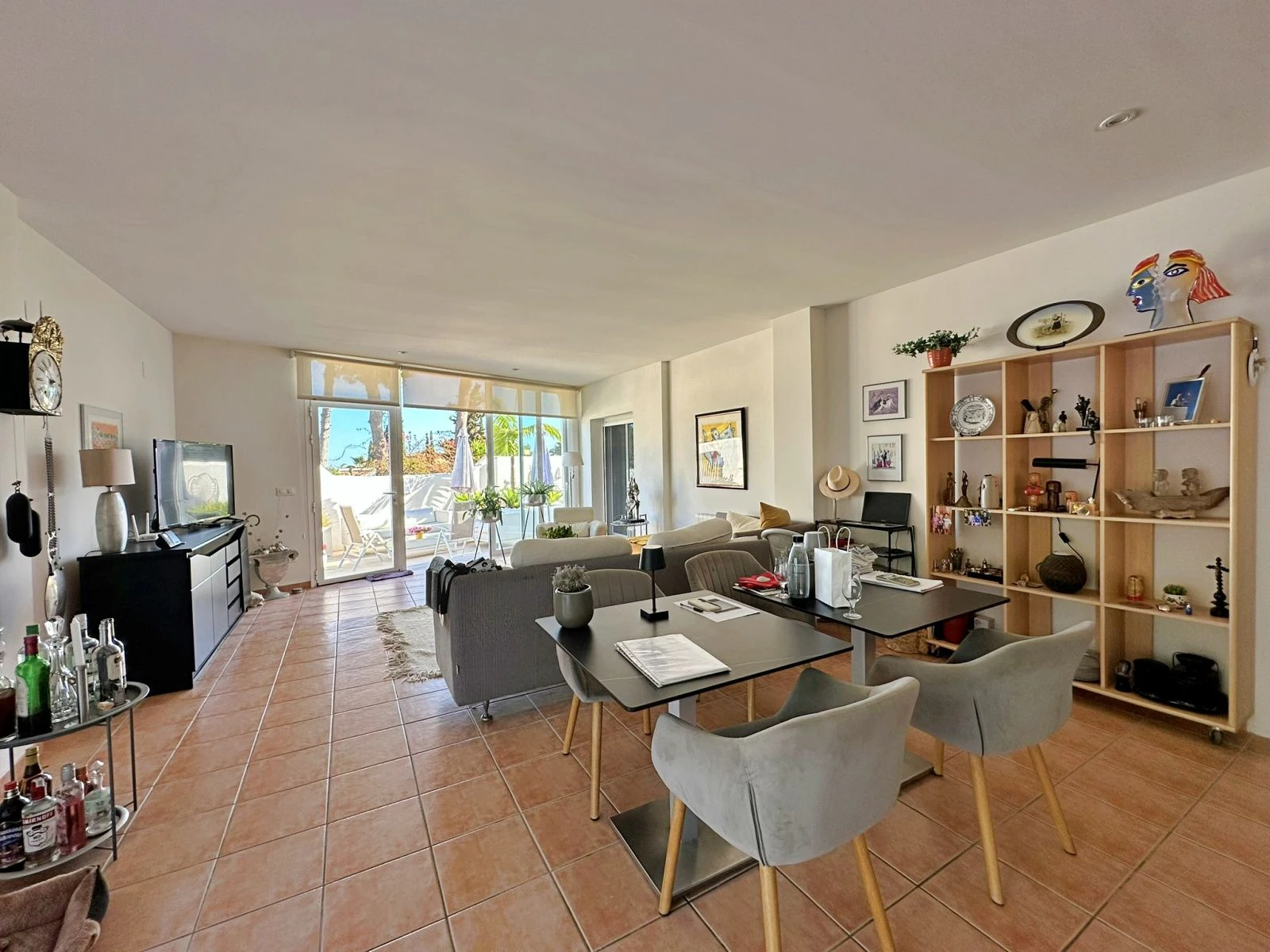 Villa con dos viviendas independientes, bonitas vistas al mar y a un paso de Moraira