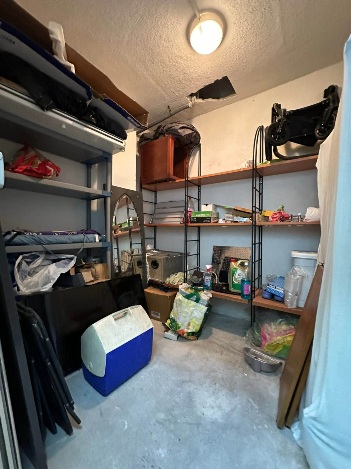 Apartment with large rooftop terrace, garage, and storage room