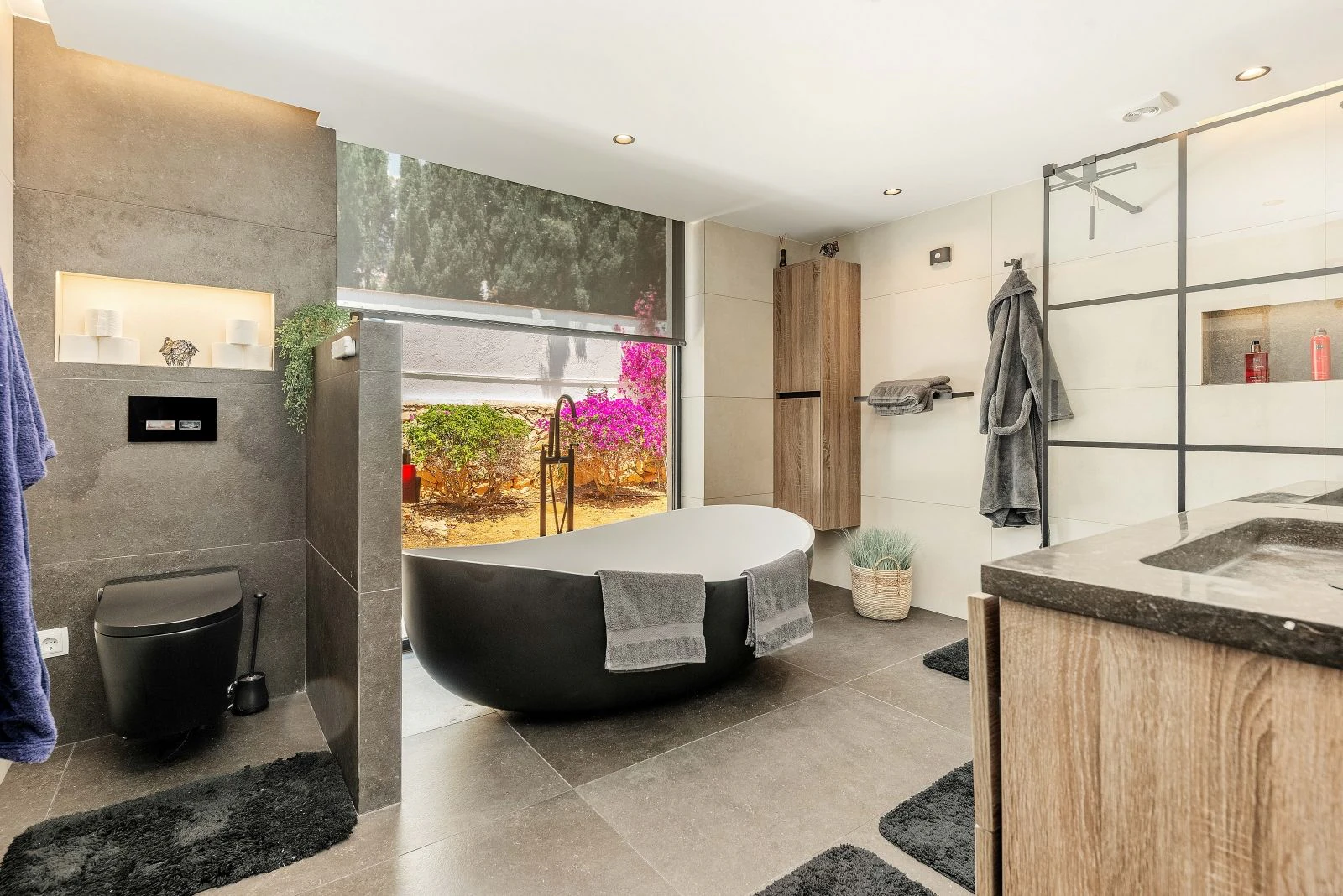 Traditional villa with sea views and a lot of privacy for sale in Jávea.