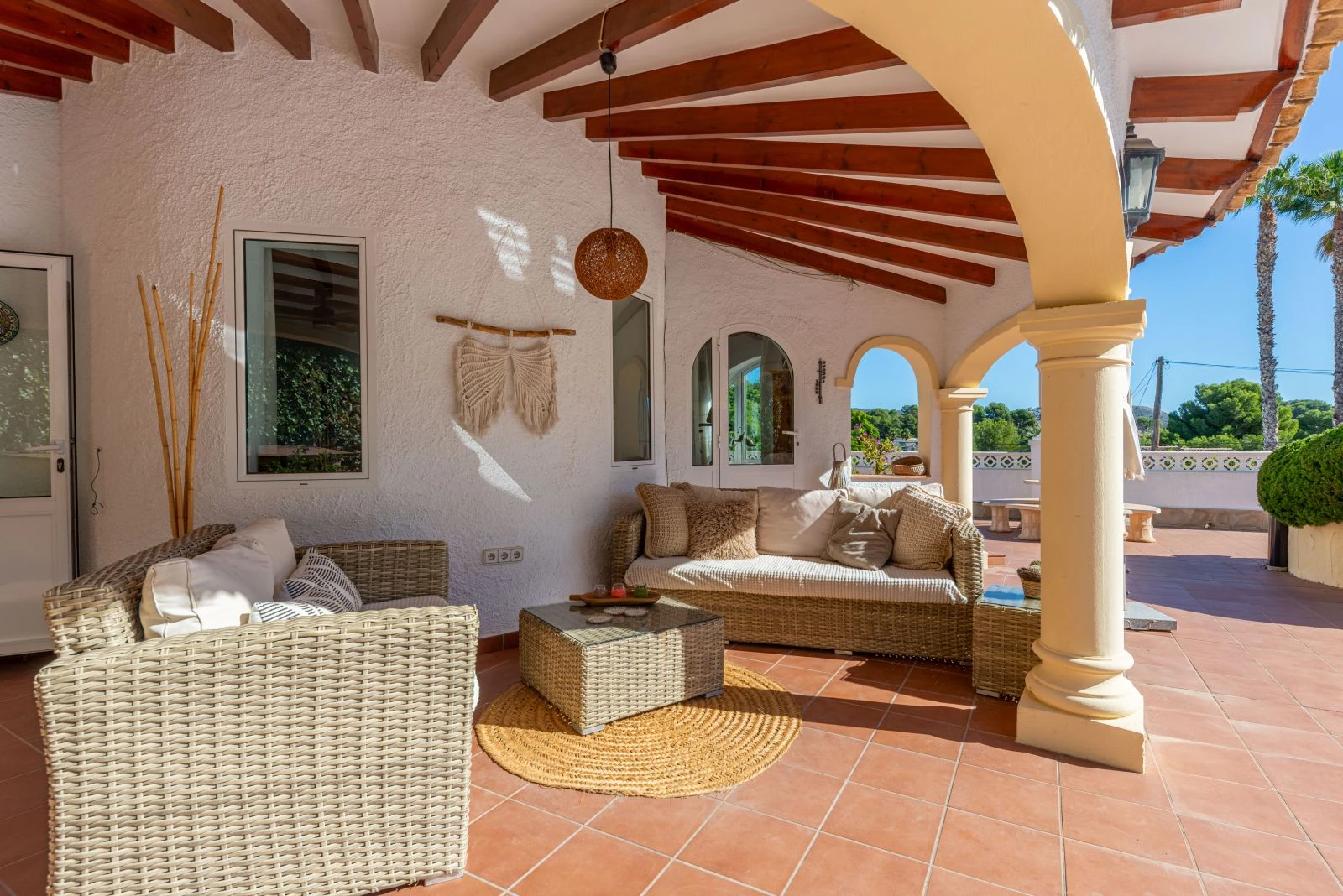 Villa mediterránea con carácter, apartamentos de invitados y estupendas vistas