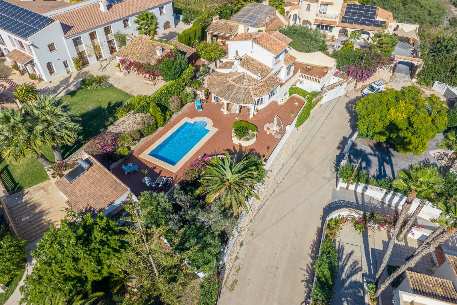 Villa mediterránea con carácter, apartamentos de invitados y estupendas vistas
