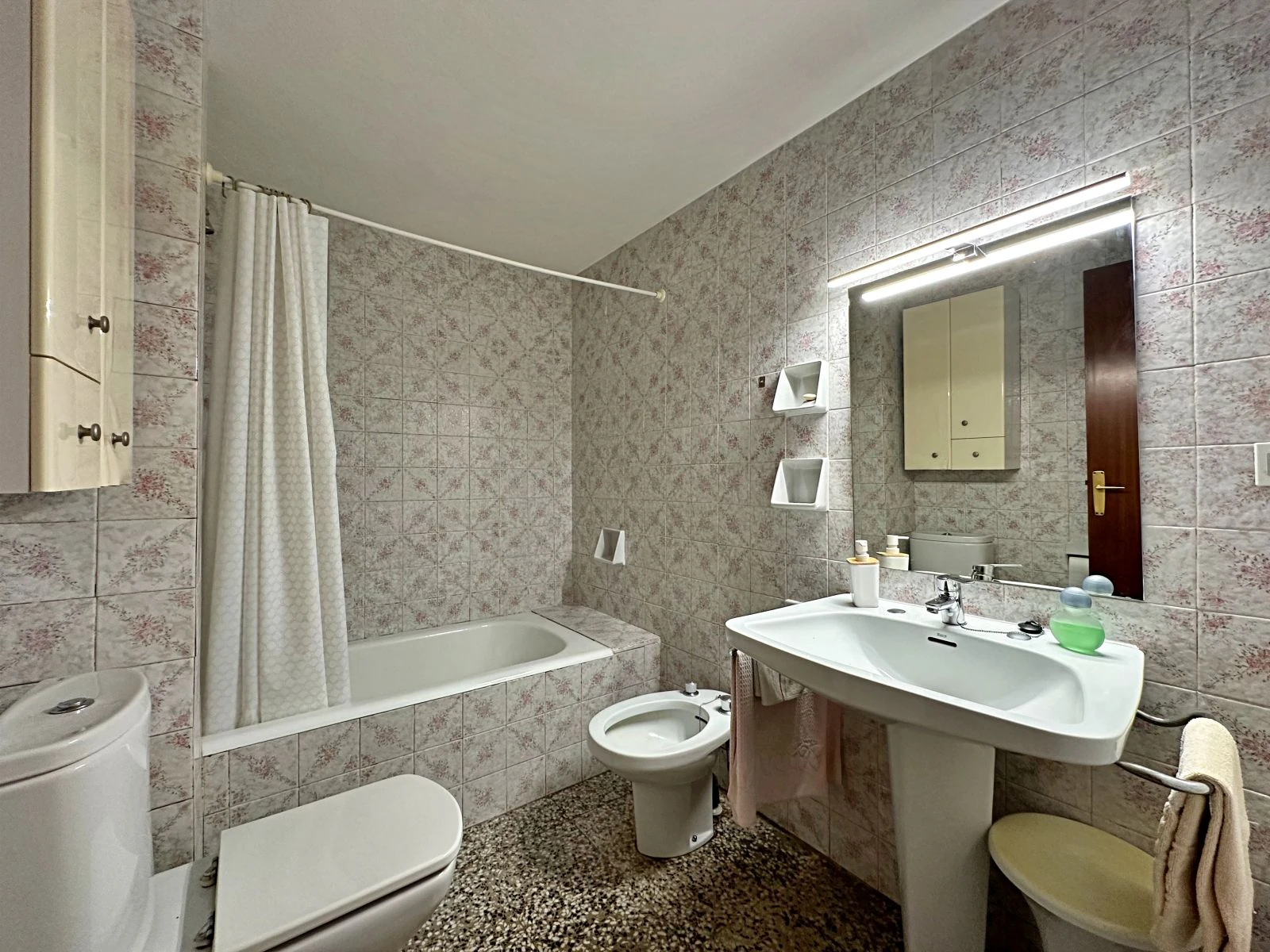Spacious apartment within walking distance of the town center and the port