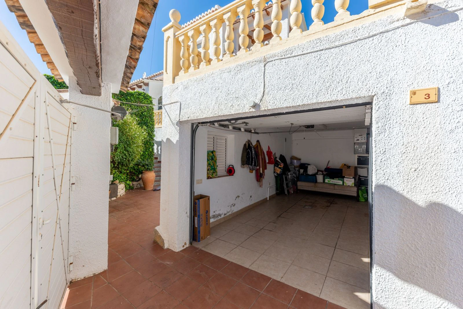 Villa mediterránea con carácter, apartamentos de invitados y estupendas vistas