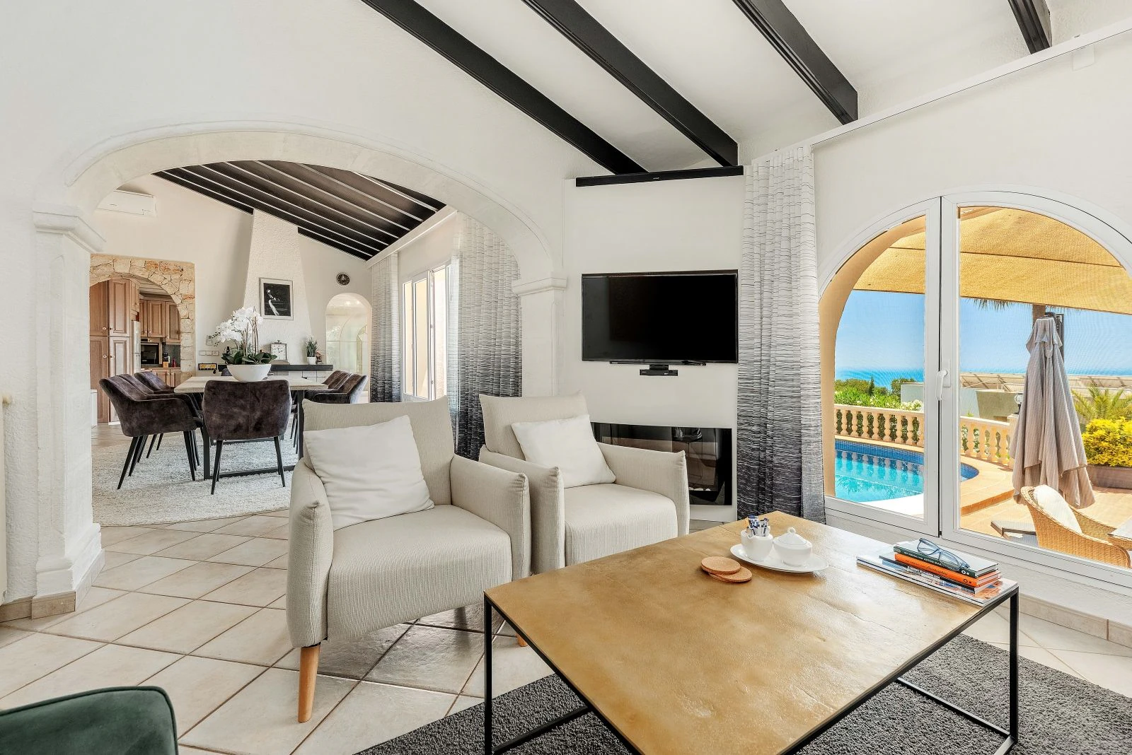 Traditional villa with sea views and a lot of privacy for sale in Jávea.