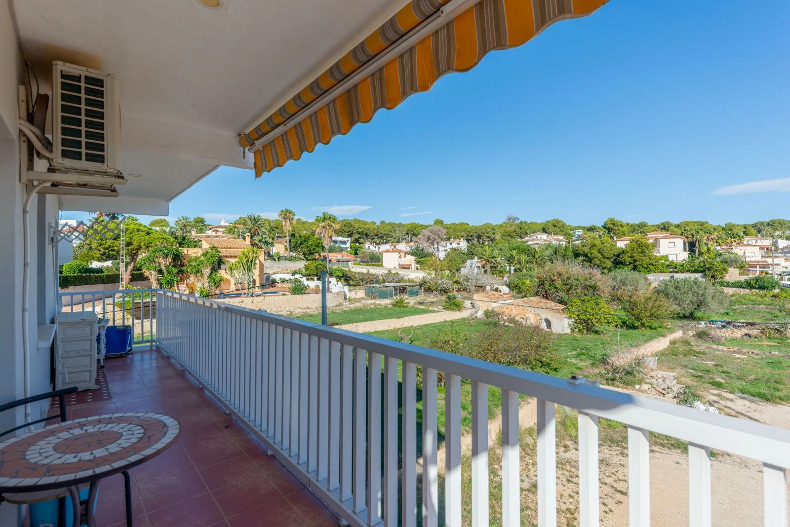 Apartment within walking distance to the beach and with stunning sea views