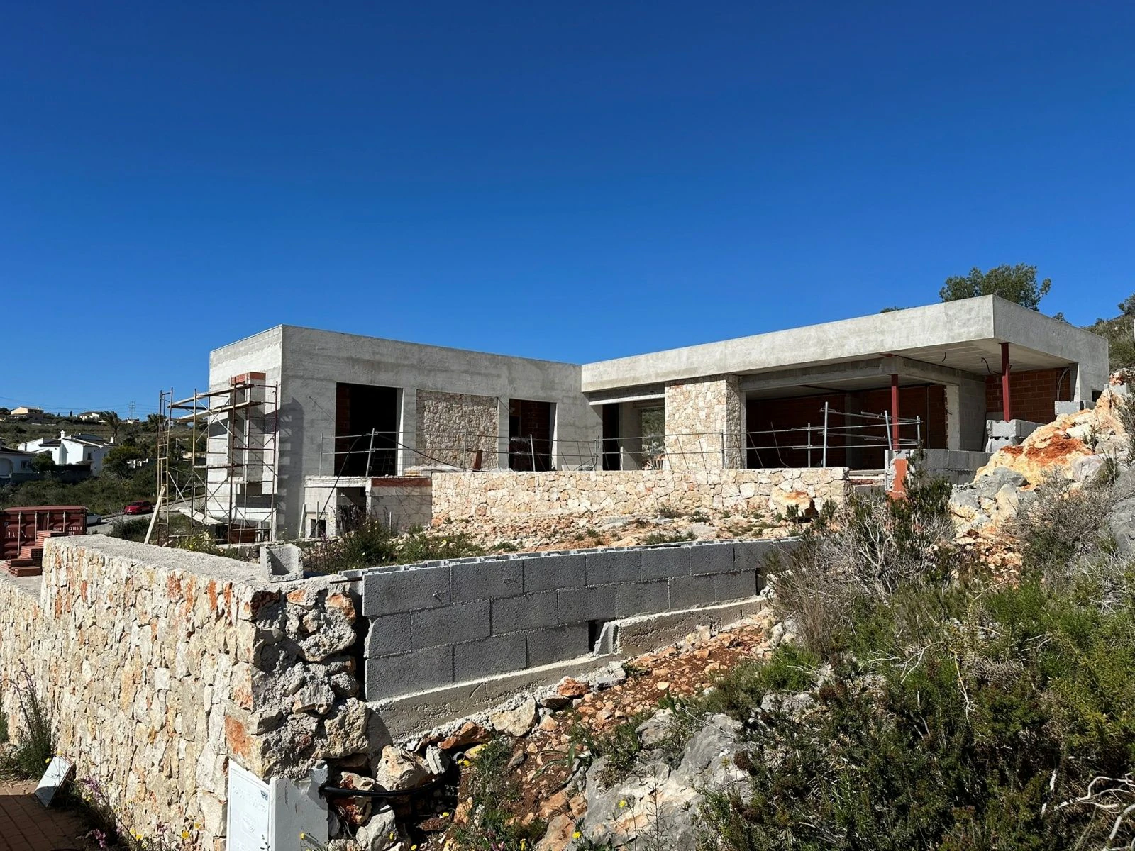 Obra nueva en Benitachell, de estilo moderno y minimalista