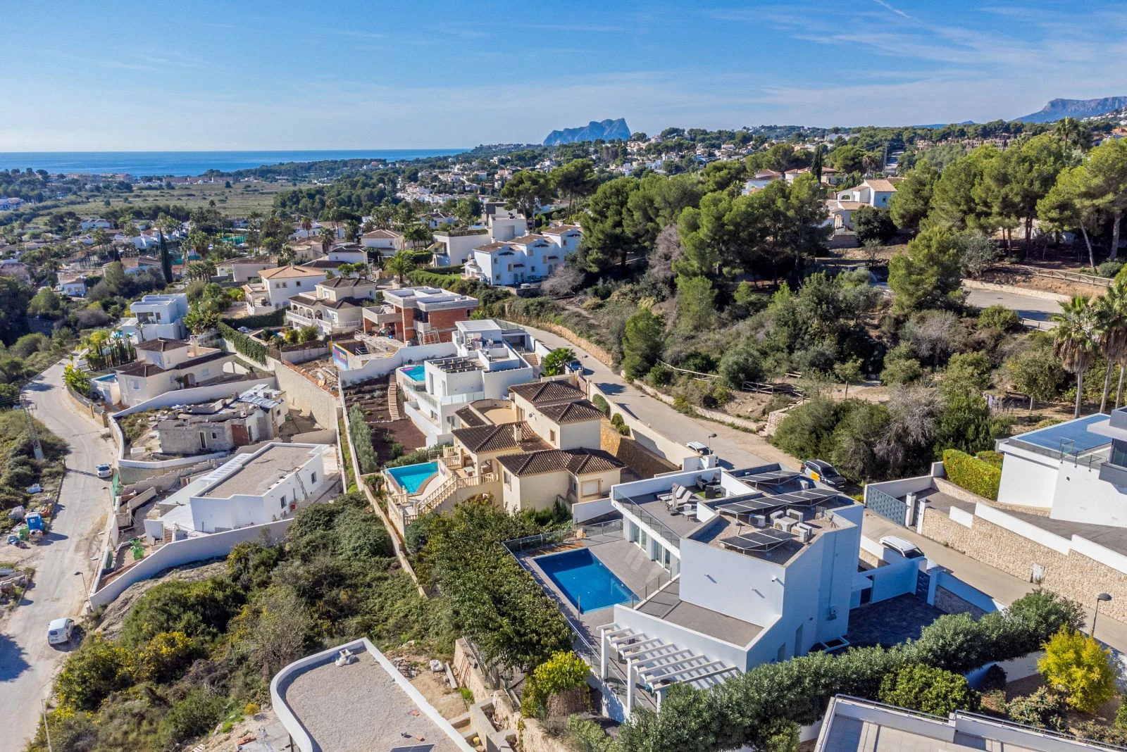 Impresionante villa moderna con 5 dormitorios y espacioso garaje