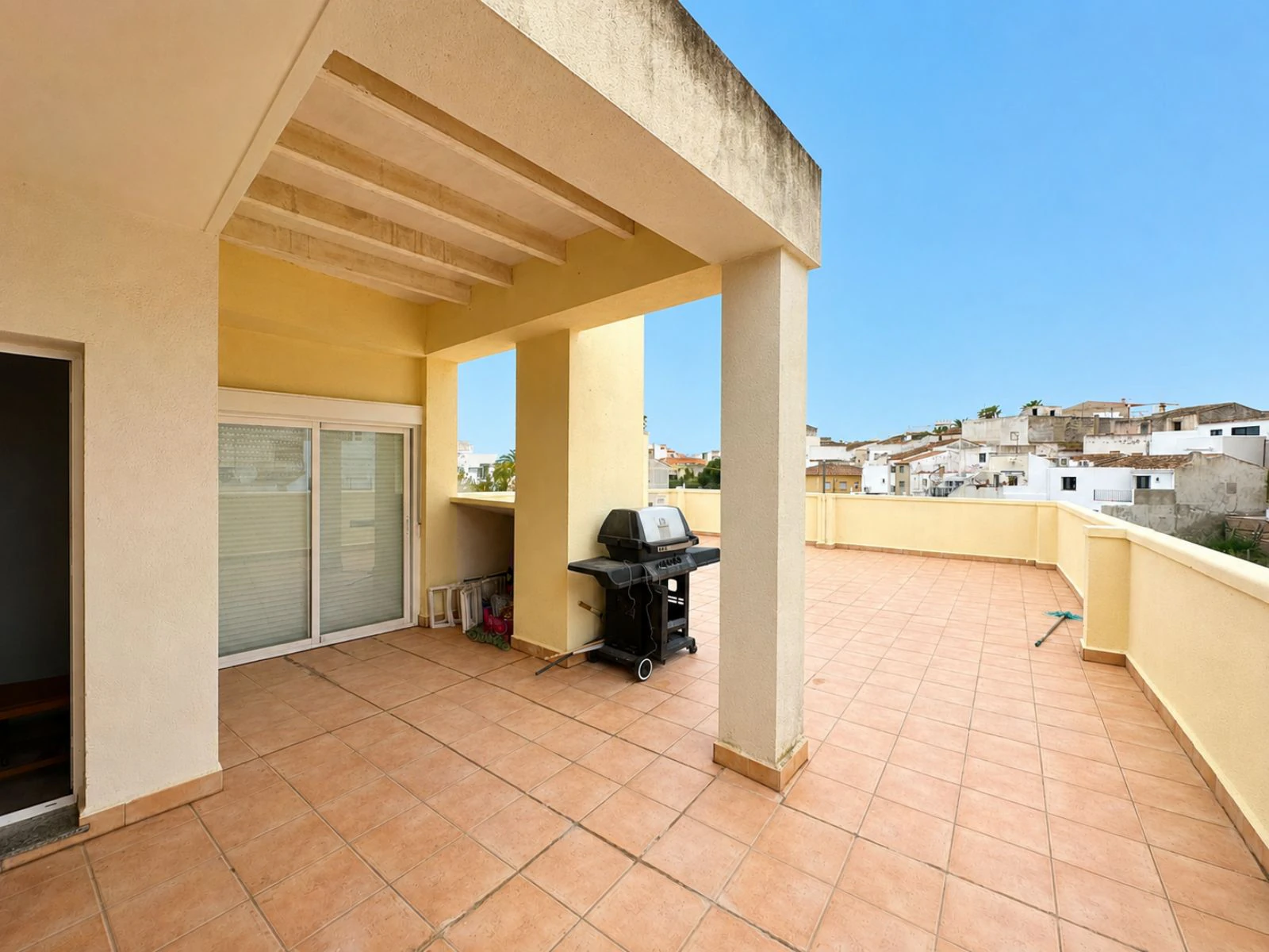 Apartment with large rooftop terrace, garage, and storage room