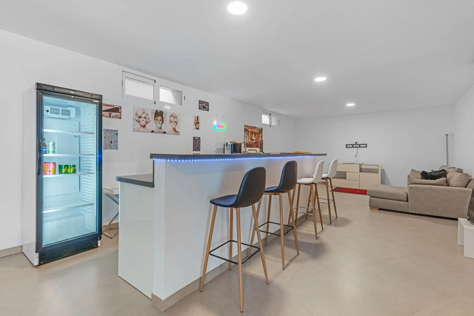 Impresionante villa moderna con 5 dormitorios y espacioso garaje
