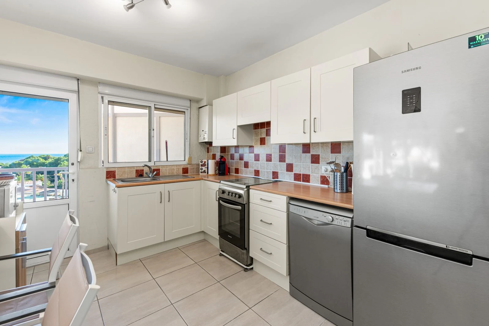 Apartment within walking distance to the beach and with stunning sea views
