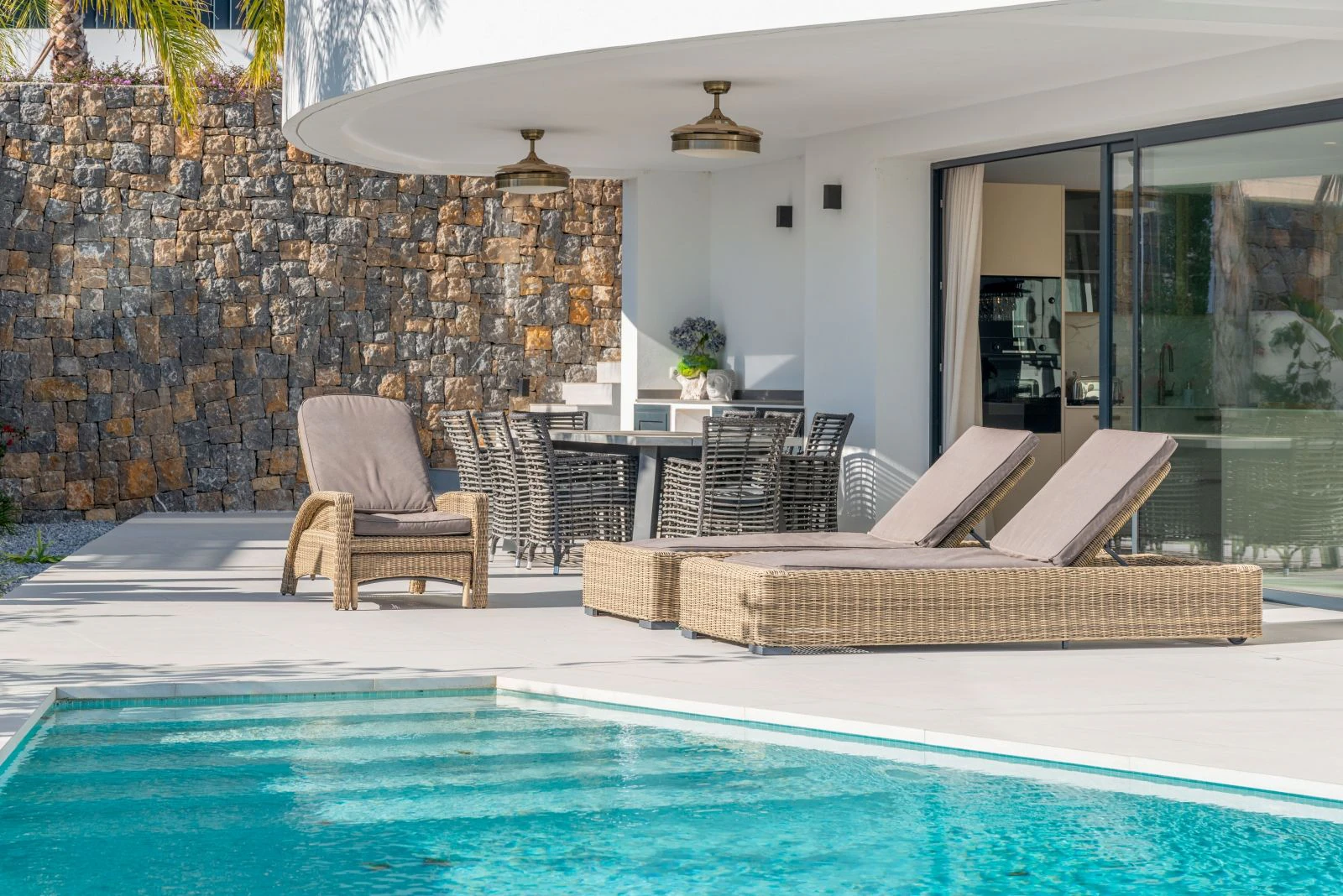 Impressive modern villa with sea views and total luxury