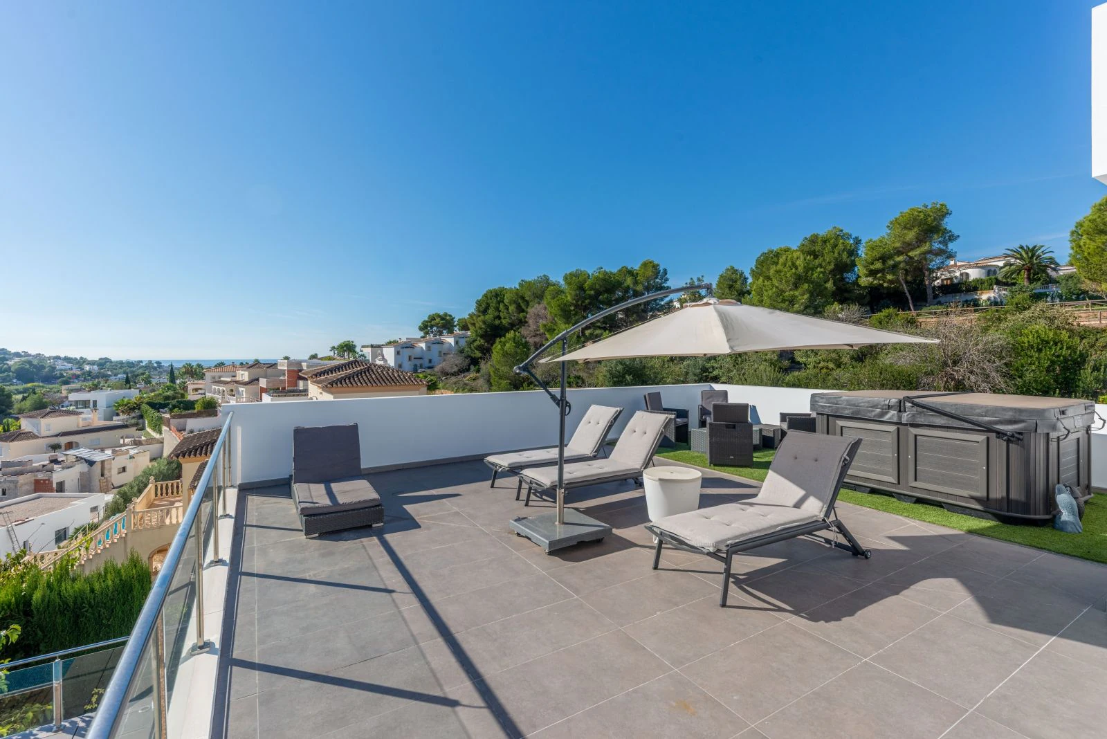 Impresionante villa moderna con 5 dormitorios y espacioso garaje