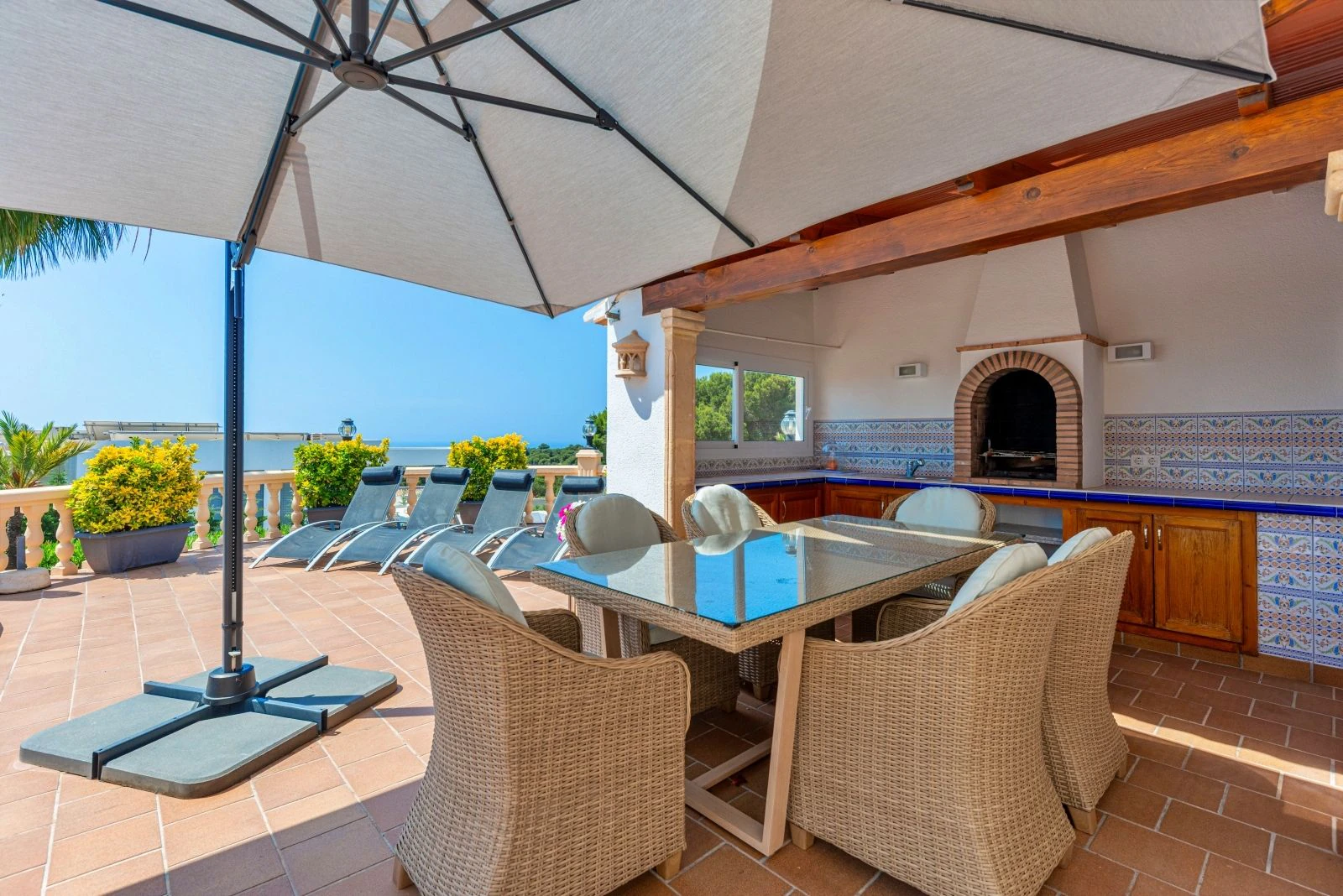 Traditional villa with sea views and a lot of privacy for sale in Jávea.