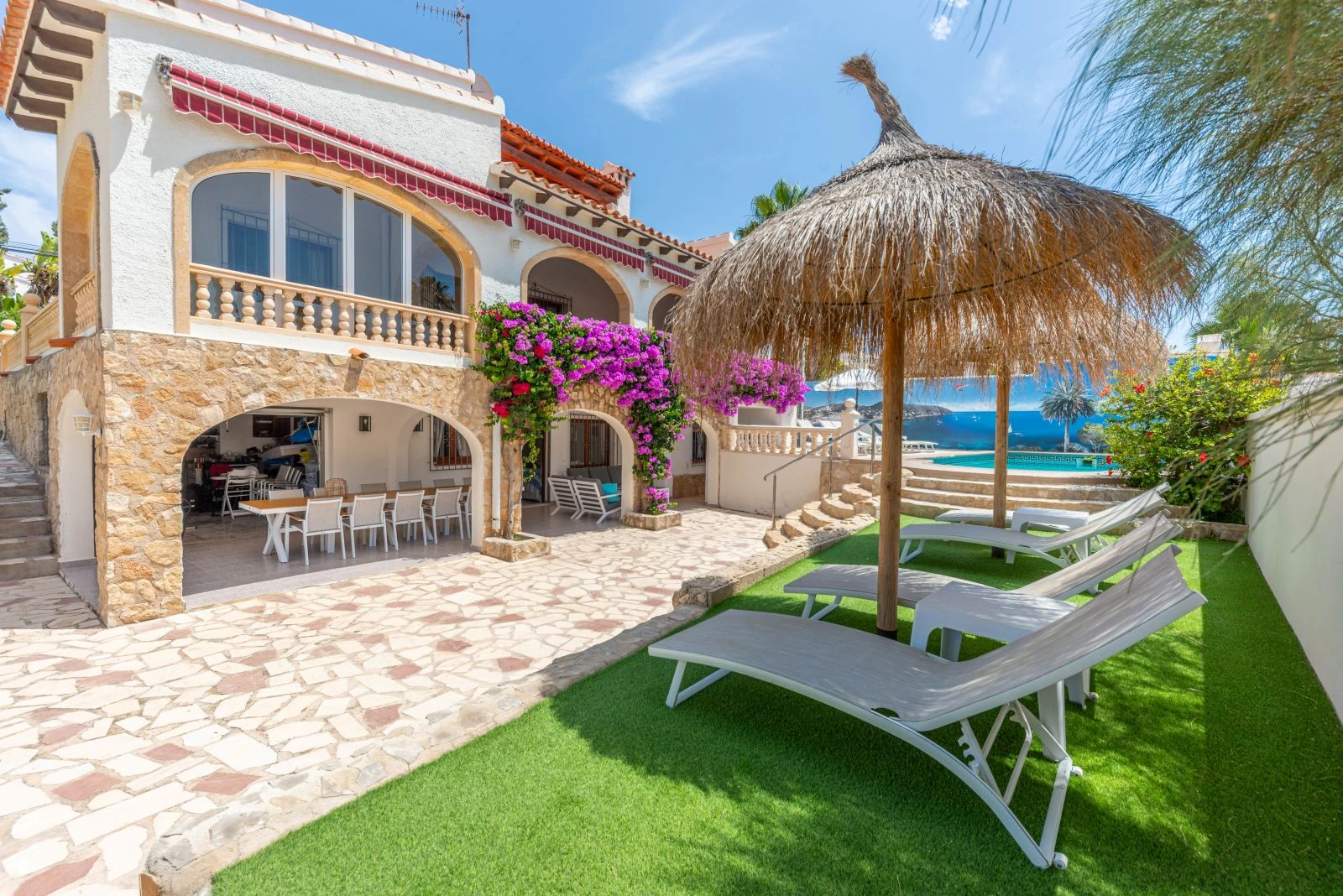 Espaciosa villa con 7 dormitorios, a un paso del centro de Moraira