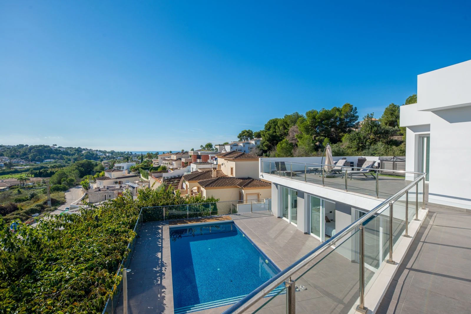 Impresionante villa moderna con 5 dormitorios y espacioso garaje