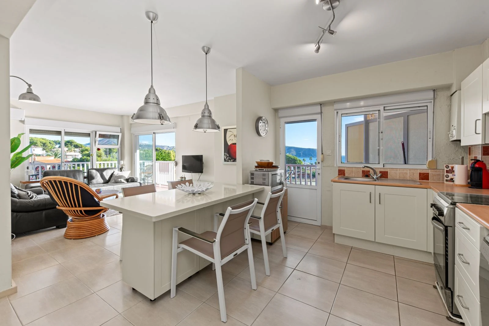Apartment within walking distance to the beach and with stunning sea views