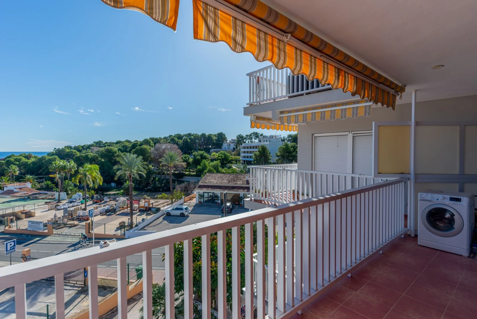 Apartment within walking distance to the beach and with stunning sea views