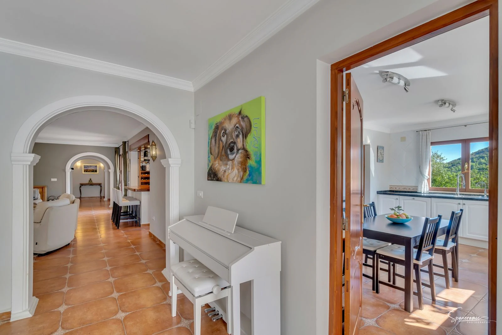 Amplia villa con carácter, piscina y hermoso jardín en Llíber – en el corazón del Valle de Jalón