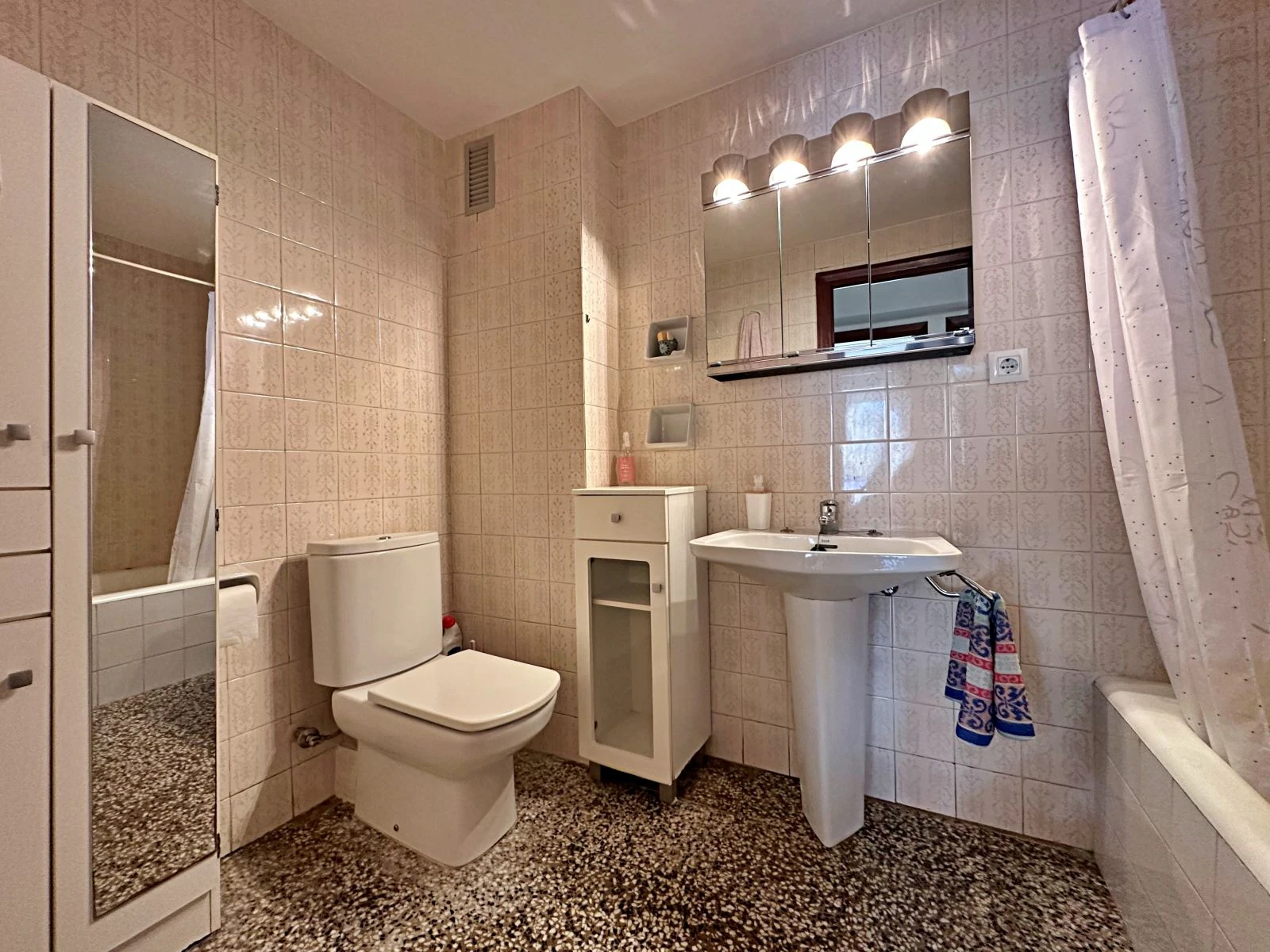 Spacious apartment within walking distance of the town center and the port