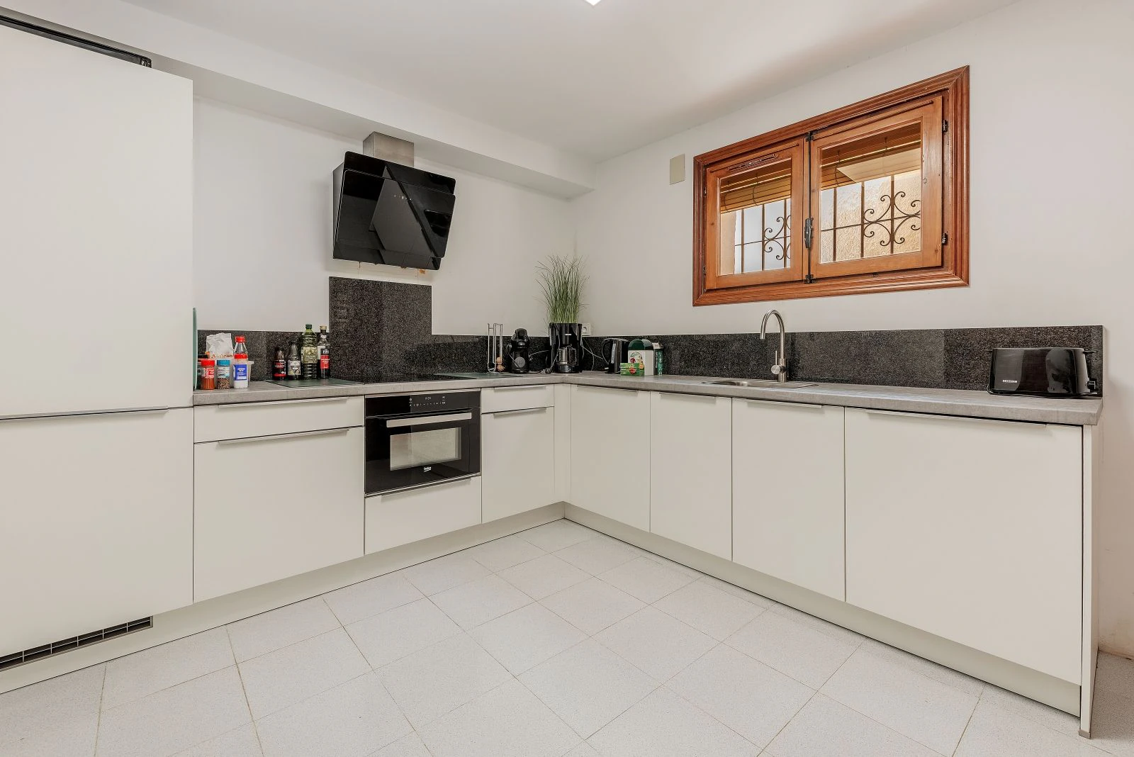 Espaciosa villa con 7 dormitorios, a un paso del centro de Moraira