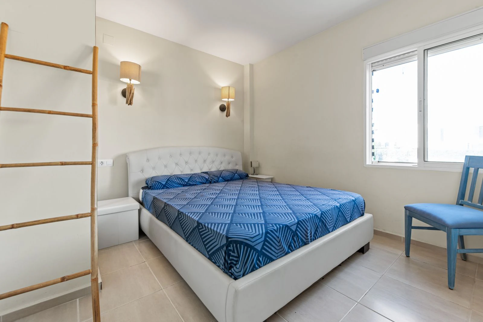 Apartment within walking distance to the beach and with stunning sea views