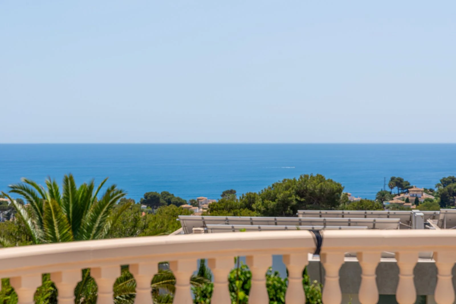 Traditional villa with sea views and a lot of privacy for sale in Jávea.