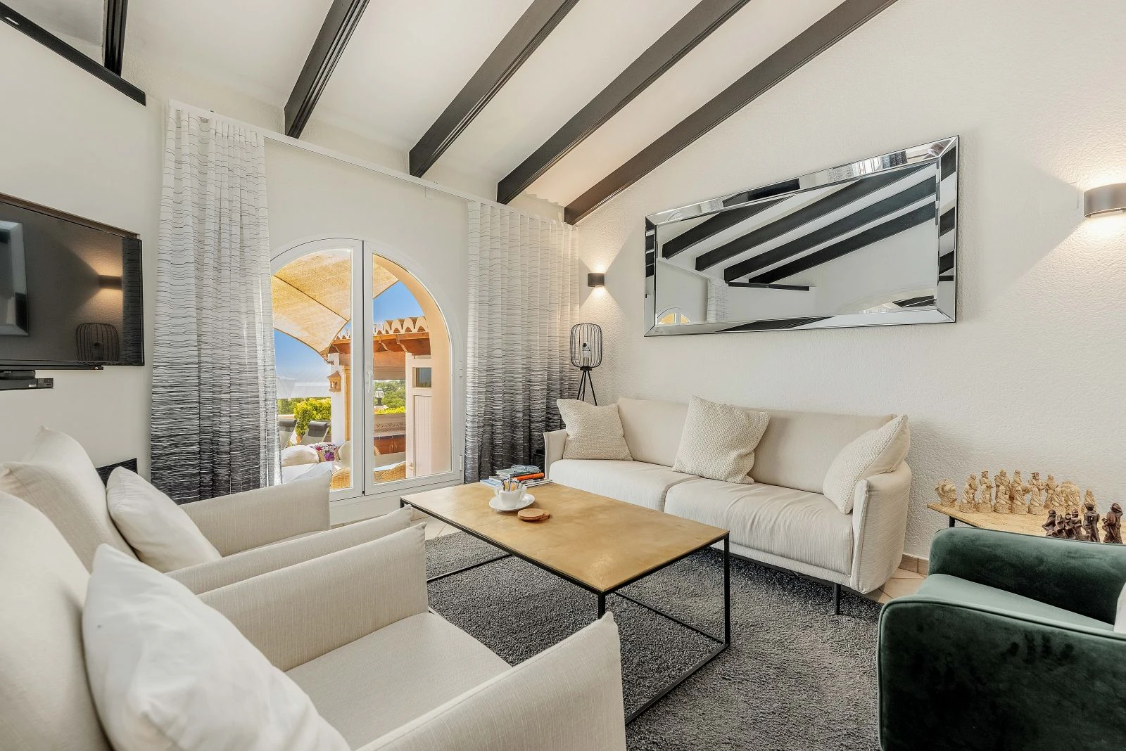 Traditional villa with sea views and a lot of privacy for sale in Jávea.