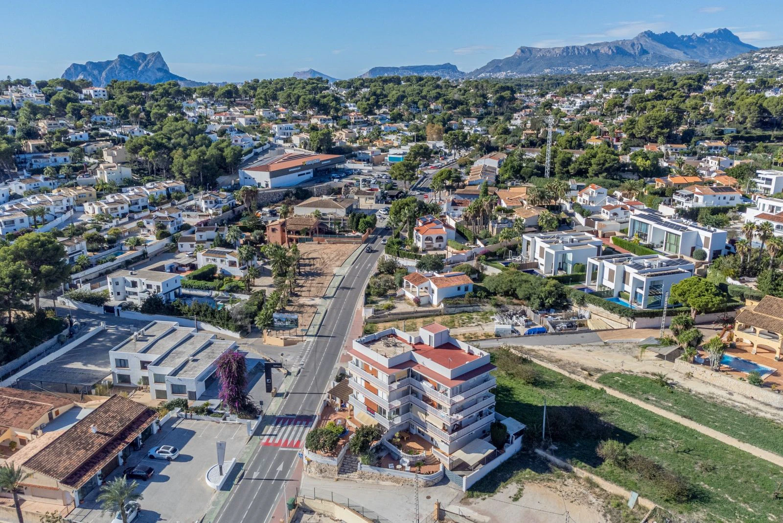 Apartment within walking distance to the beach and with stunning sea views