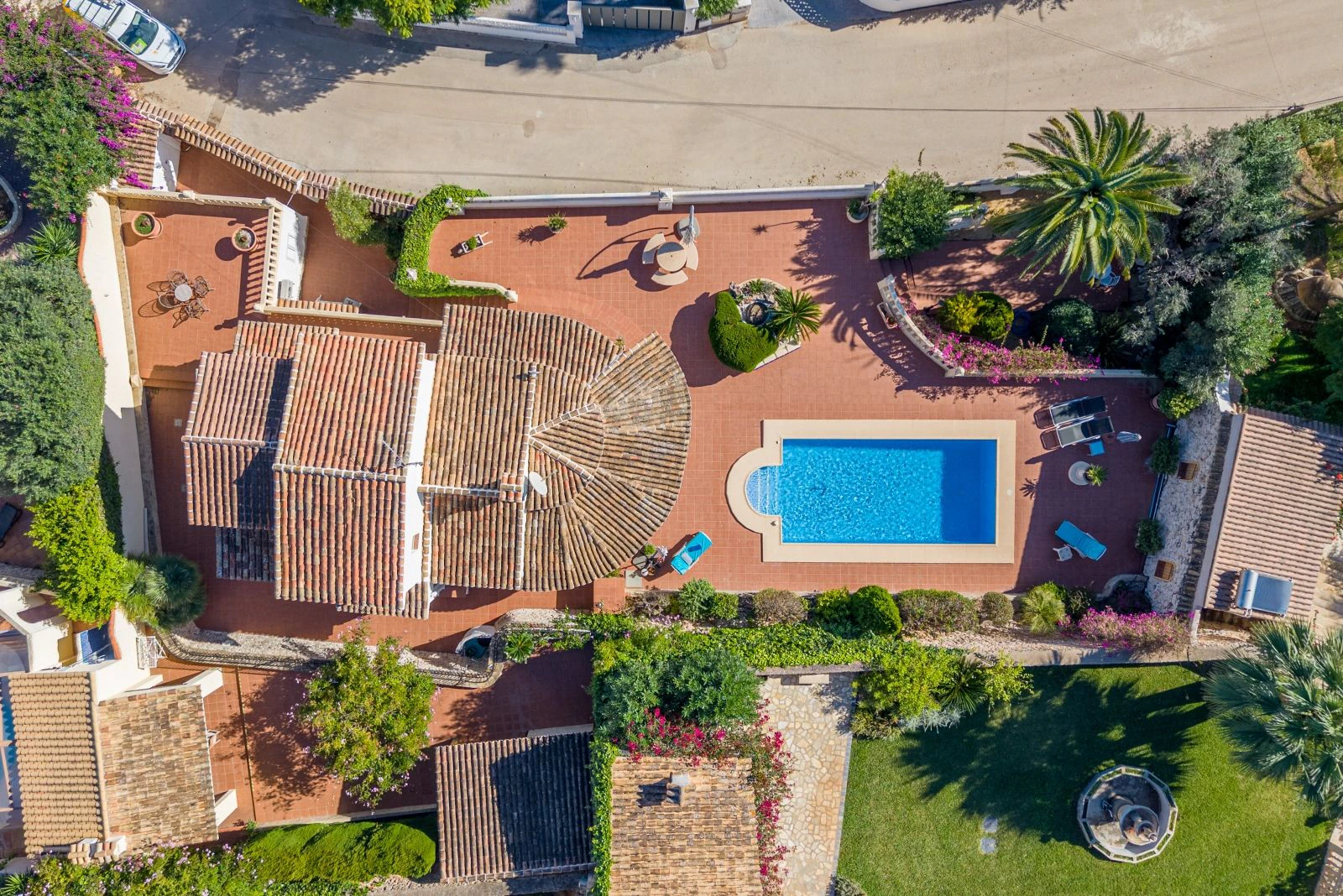 Villa mediterránea con carácter, apartamentos de invitados y estupendas vistas