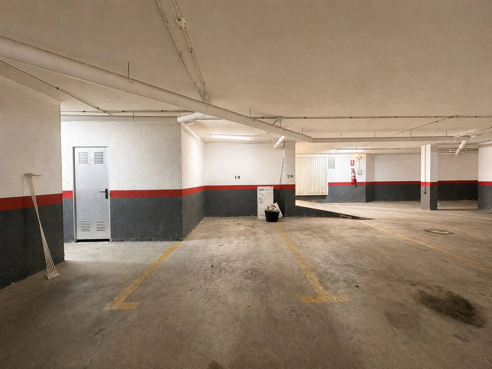 Apartment with large rooftop terrace, garage, and storage room