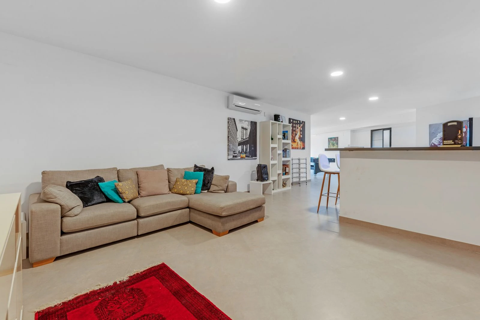 Impresionante villa moderna con 5 dormitorios y espacioso garaje