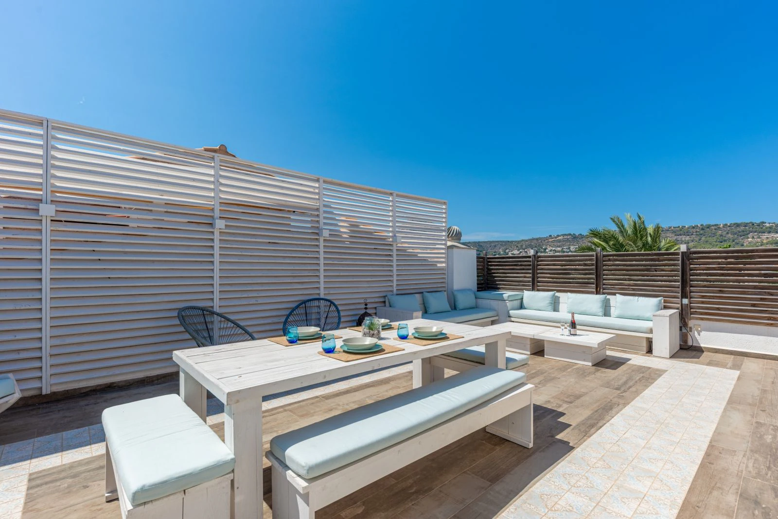 Exclusivo ático con gran terraza privada cerca de la playa y servicios en Jávea