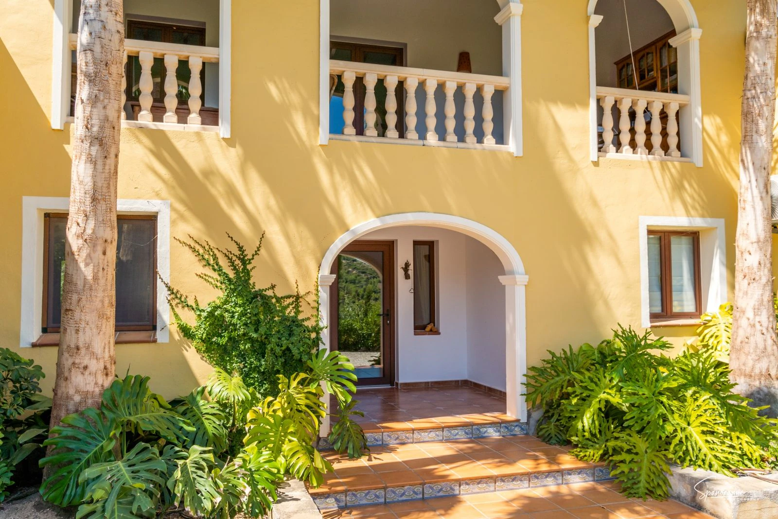 Amplia villa con carácter, piscina y hermoso jardín en Llíber – en el corazón del Valle de Jalón