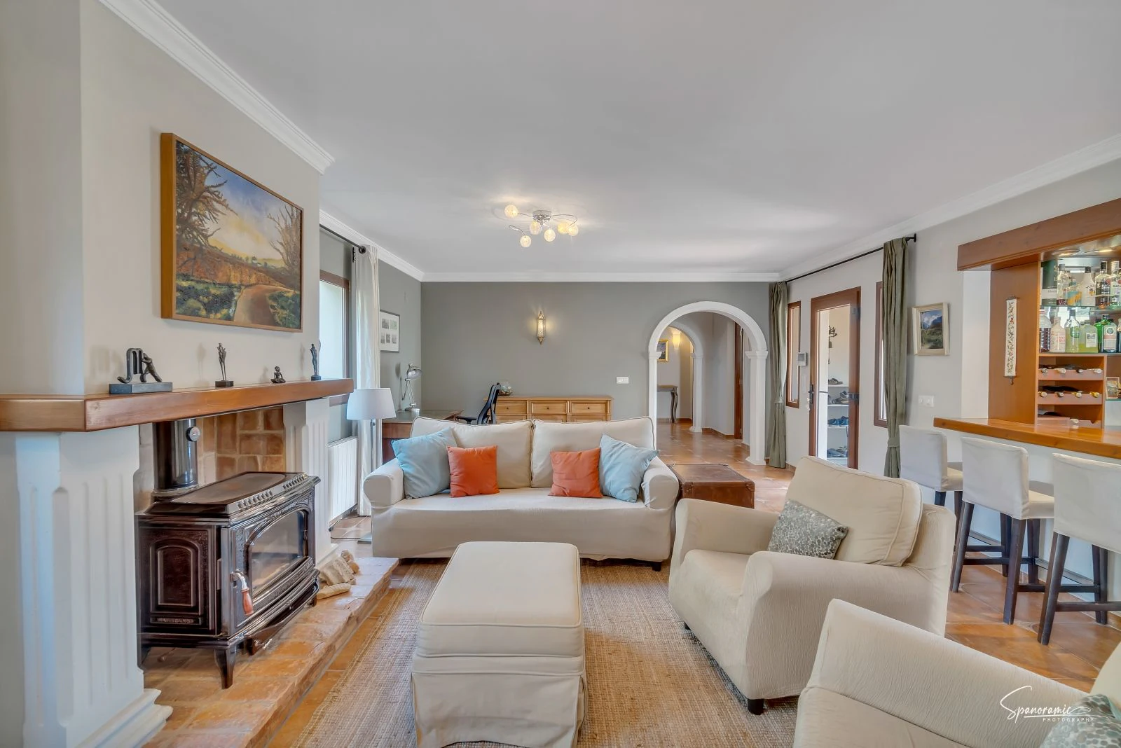 Amplia villa con carácter, piscina y hermoso jardín en Llíber – en el corazón del Valle de Jalón