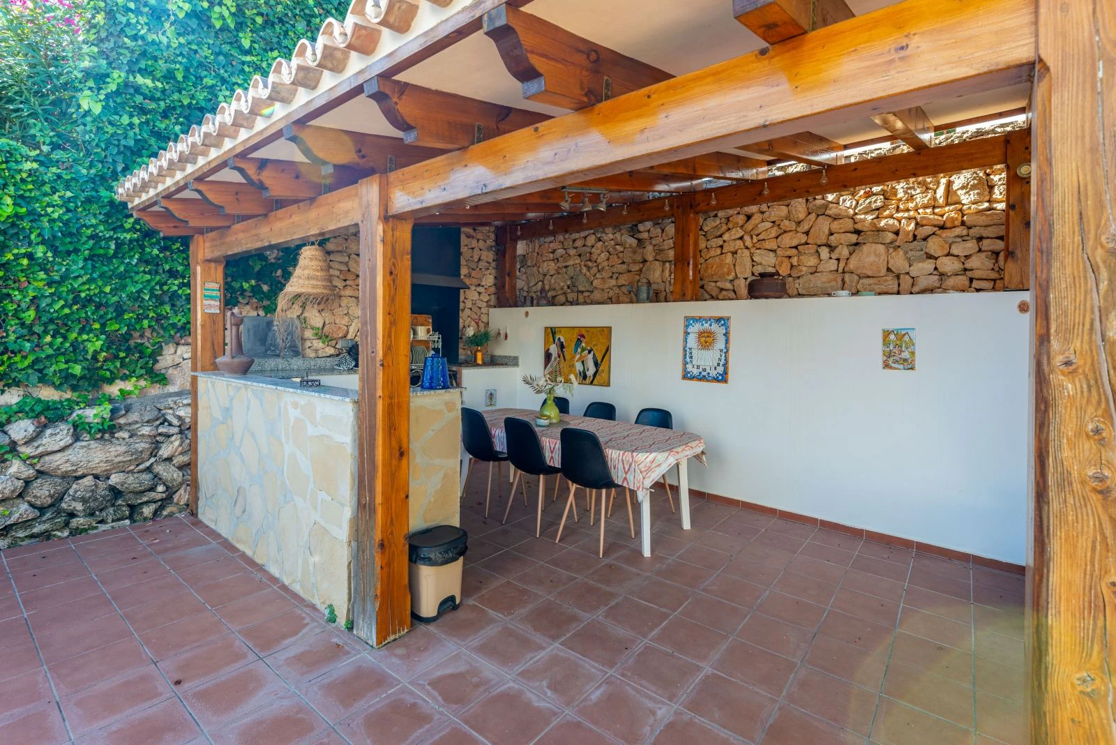 Villa mediterránea con carácter, apartamentos de invitados y estupendas vistas