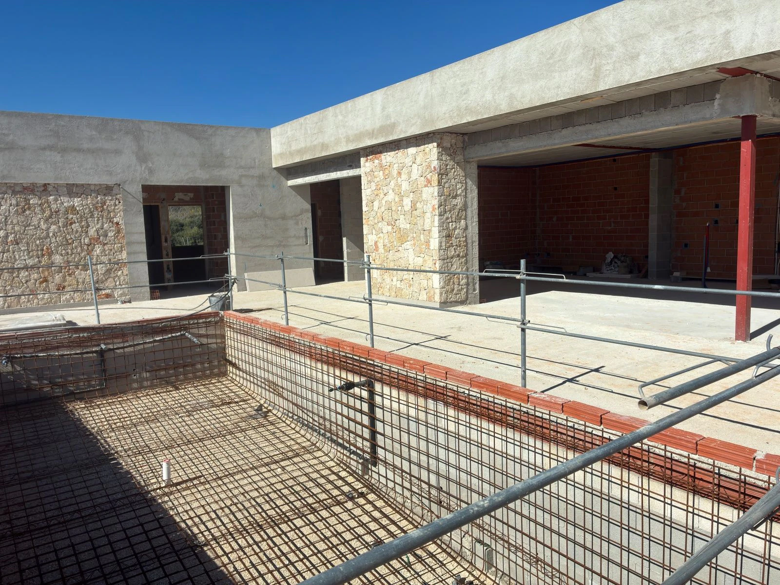 Obra nueva en Benitachell, de estilo moderno y minimalista