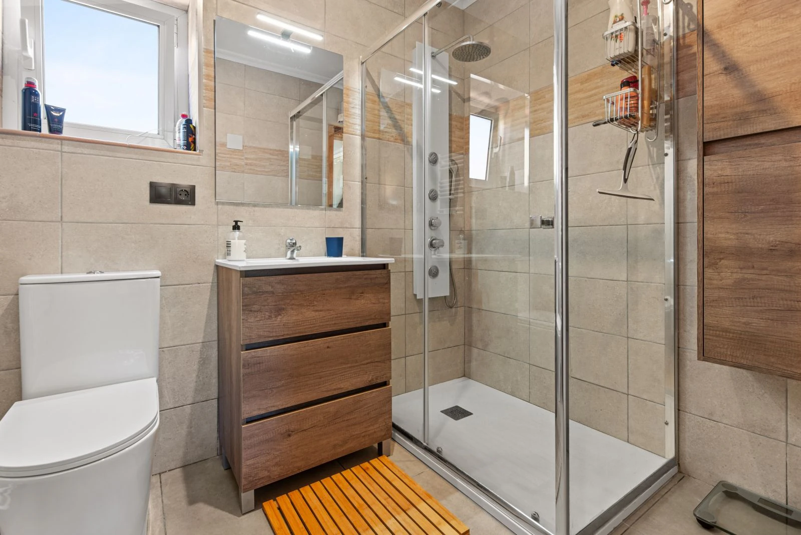 Villa mediterránea con carácter, apartamentos de invitados y estupendas vistas