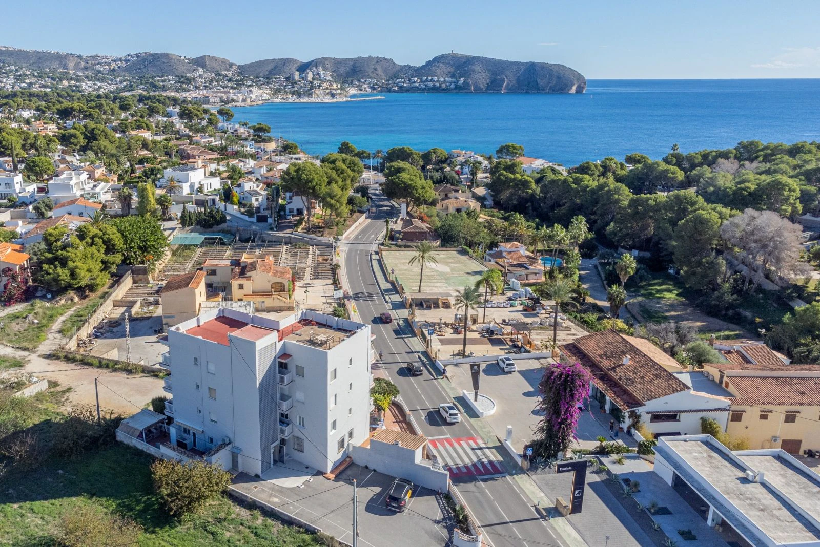Apartment within walking distance to the beach and with stunning sea views