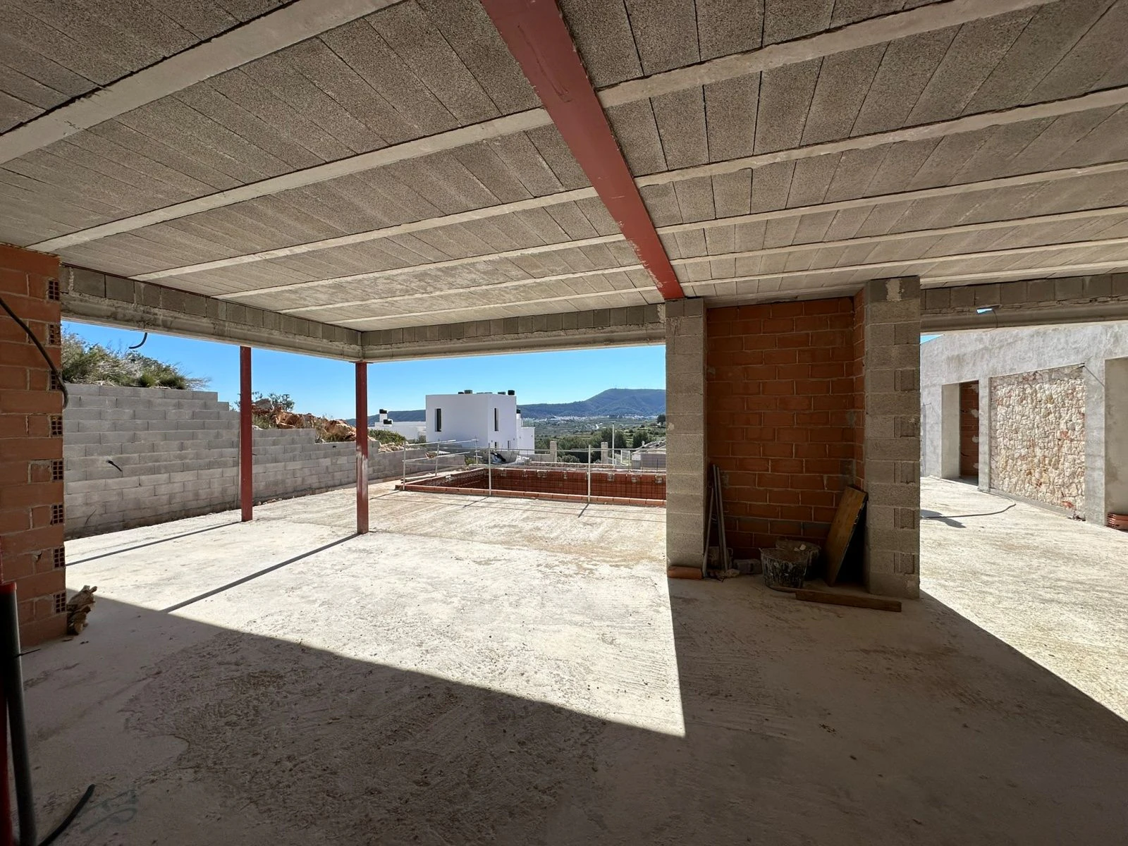 Obra nueva en Benitachell, de estilo moderno y minimalista