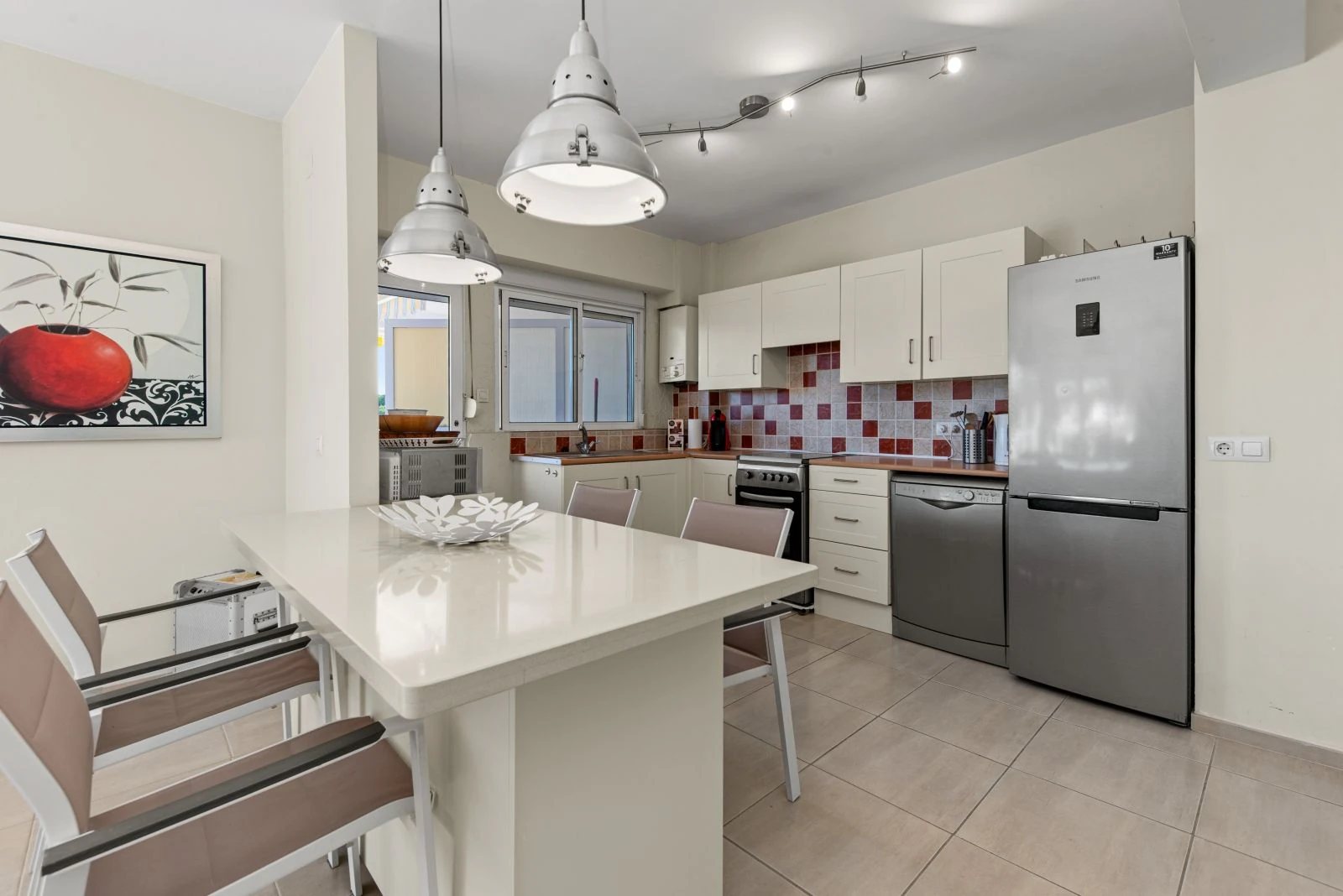 Apartment within walking distance to the beach and with stunning sea views