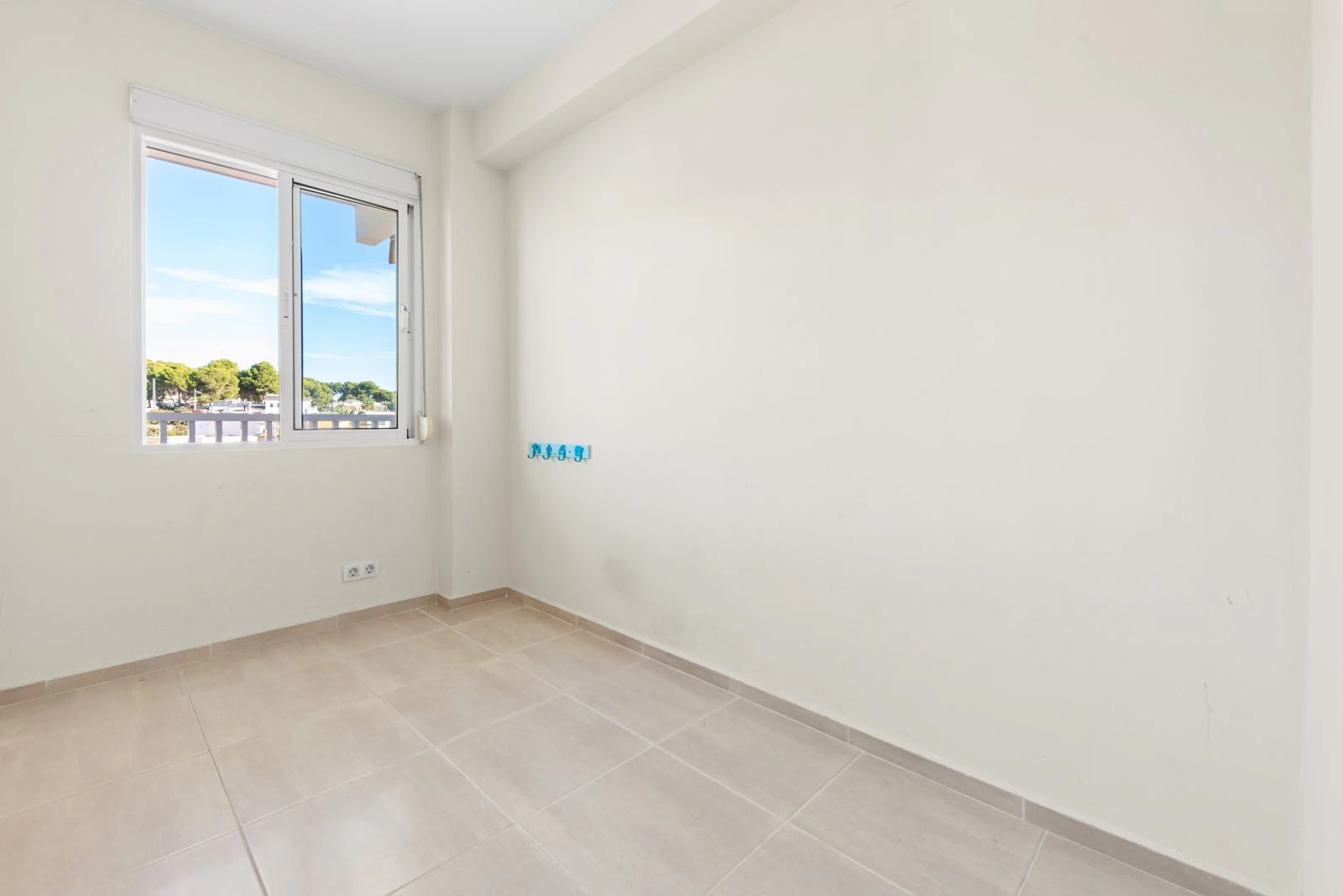 Apartment within walking distance to the beach and with stunning sea views