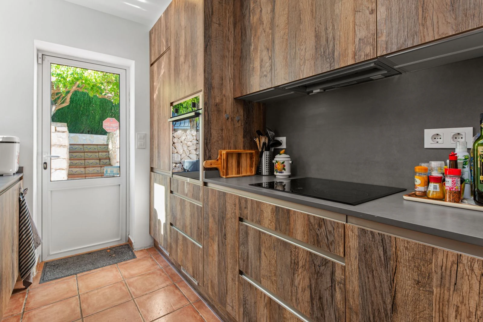 Villa mediterránea con carácter, apartamentos de invitados y estupendas vistas
