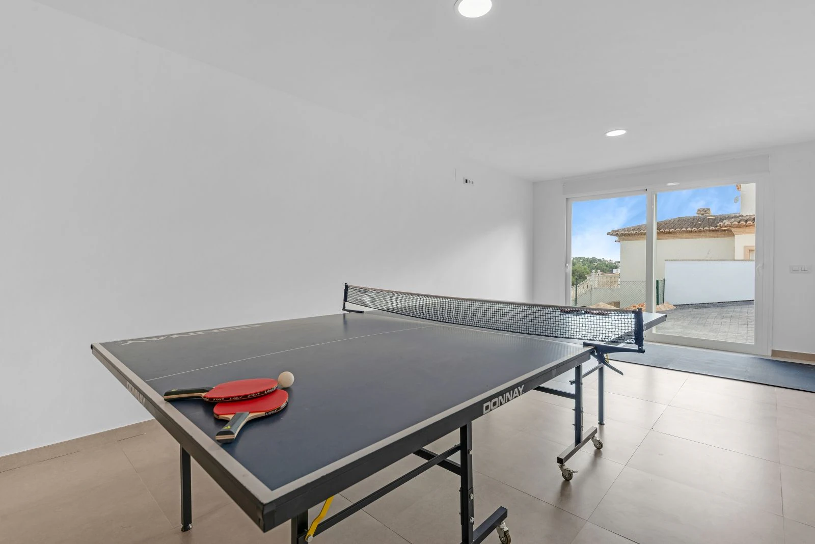 Impresionante villa moderna con 5 dormitorios y espacioso garaje