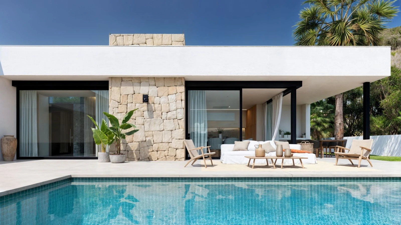 Obra nueva en Benitachell, de estilo moderno y minimalista
