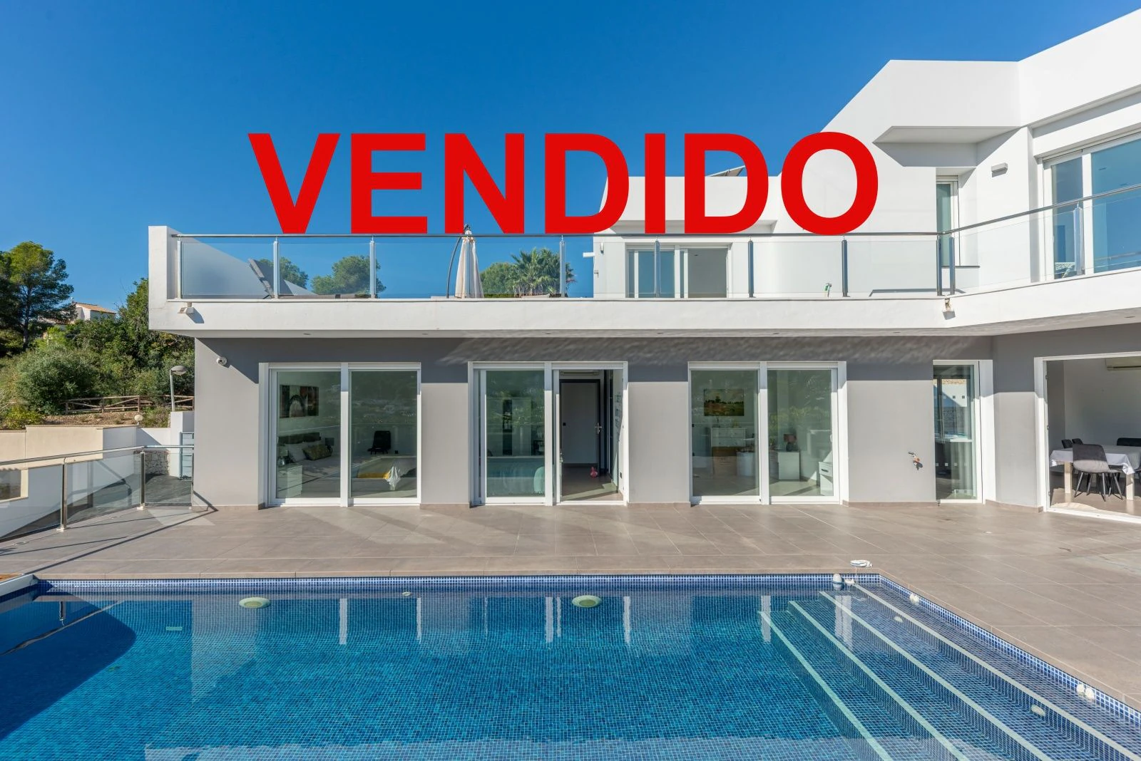 Impresionante villa moderna con 5 dormitorios y espacioso garaje