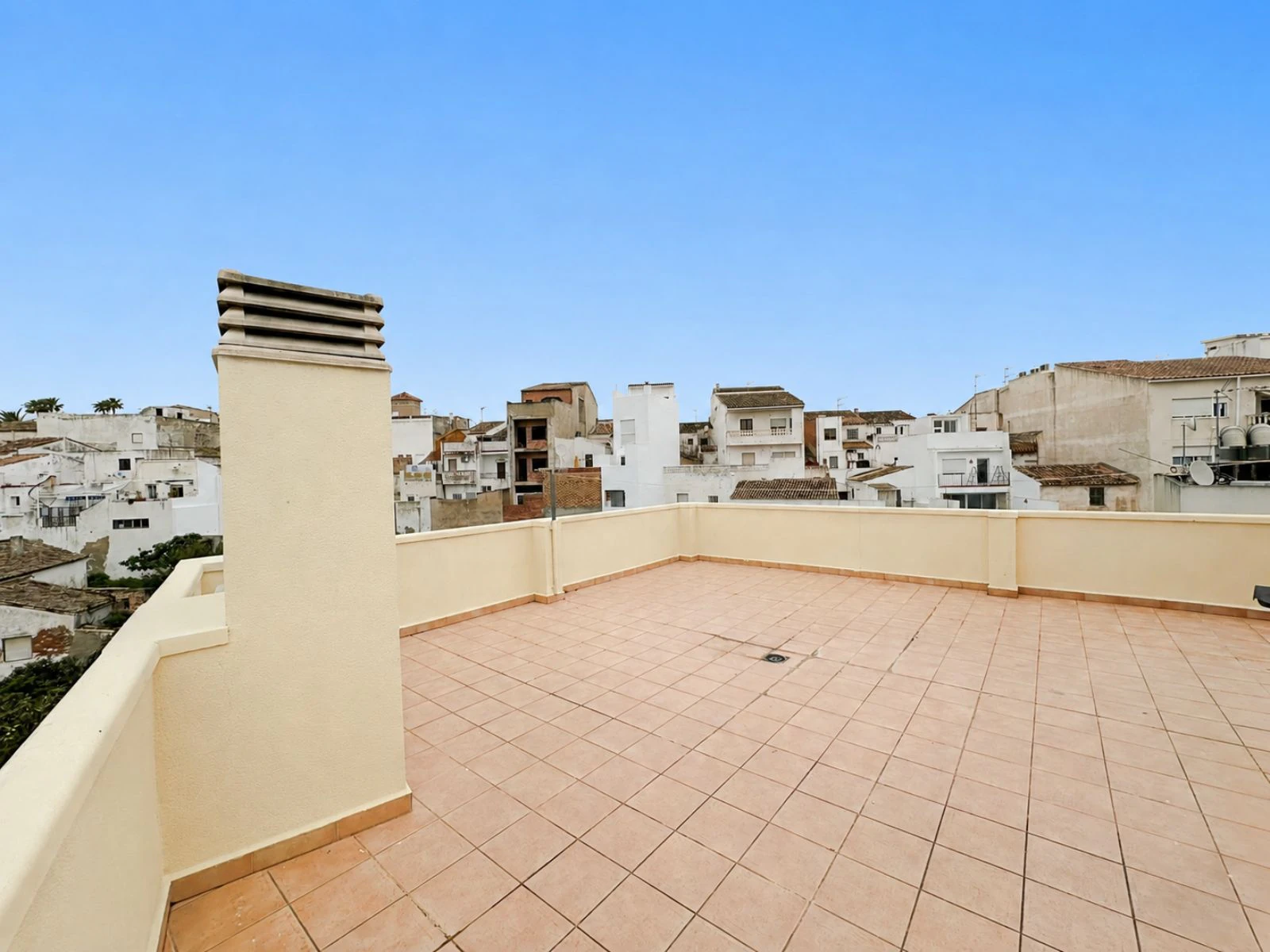 Apartment with large rooftop terrace, garage, and storage room